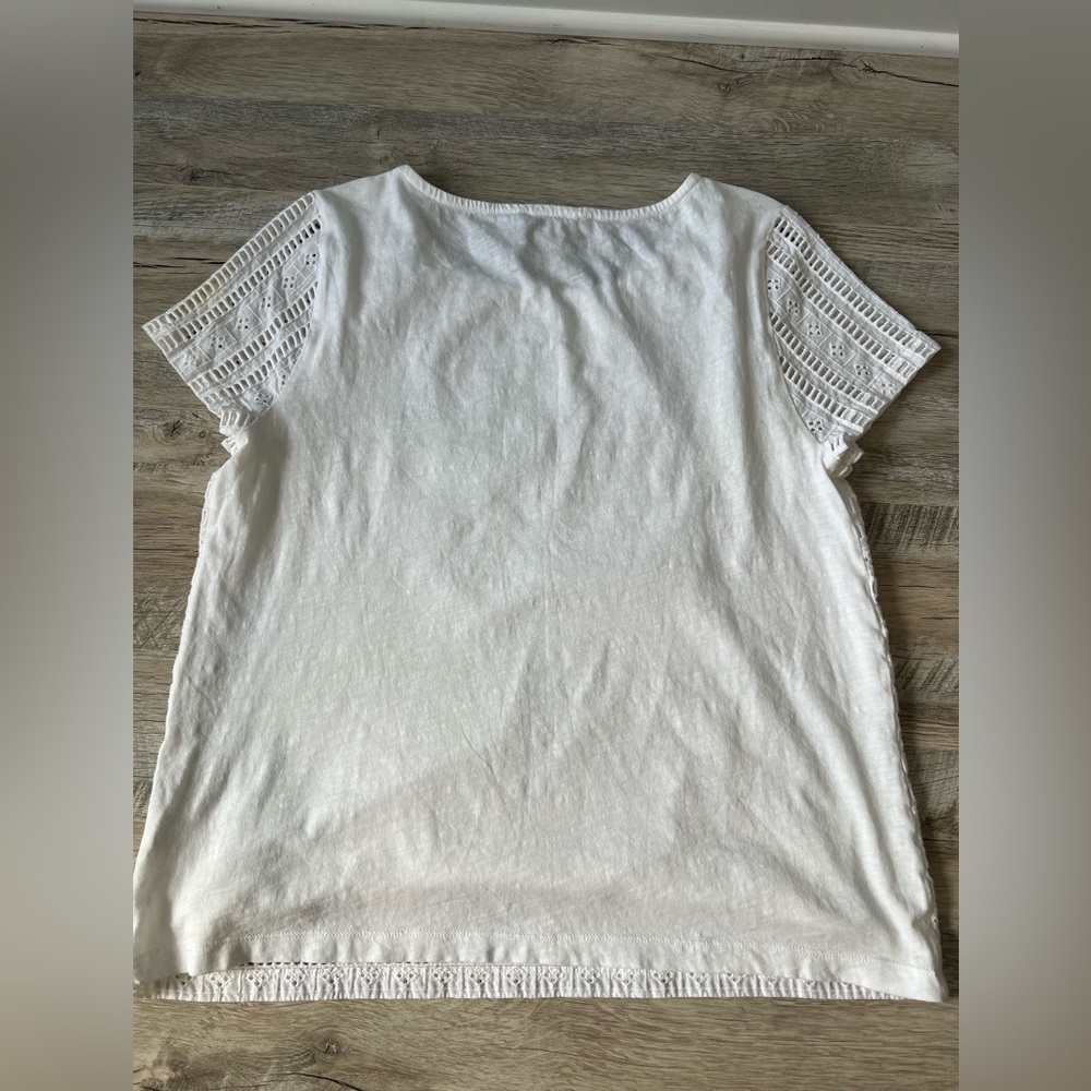 Vineyard Vine White Top Size Medium - image 2